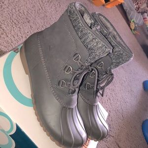 Women’s bare trap boots